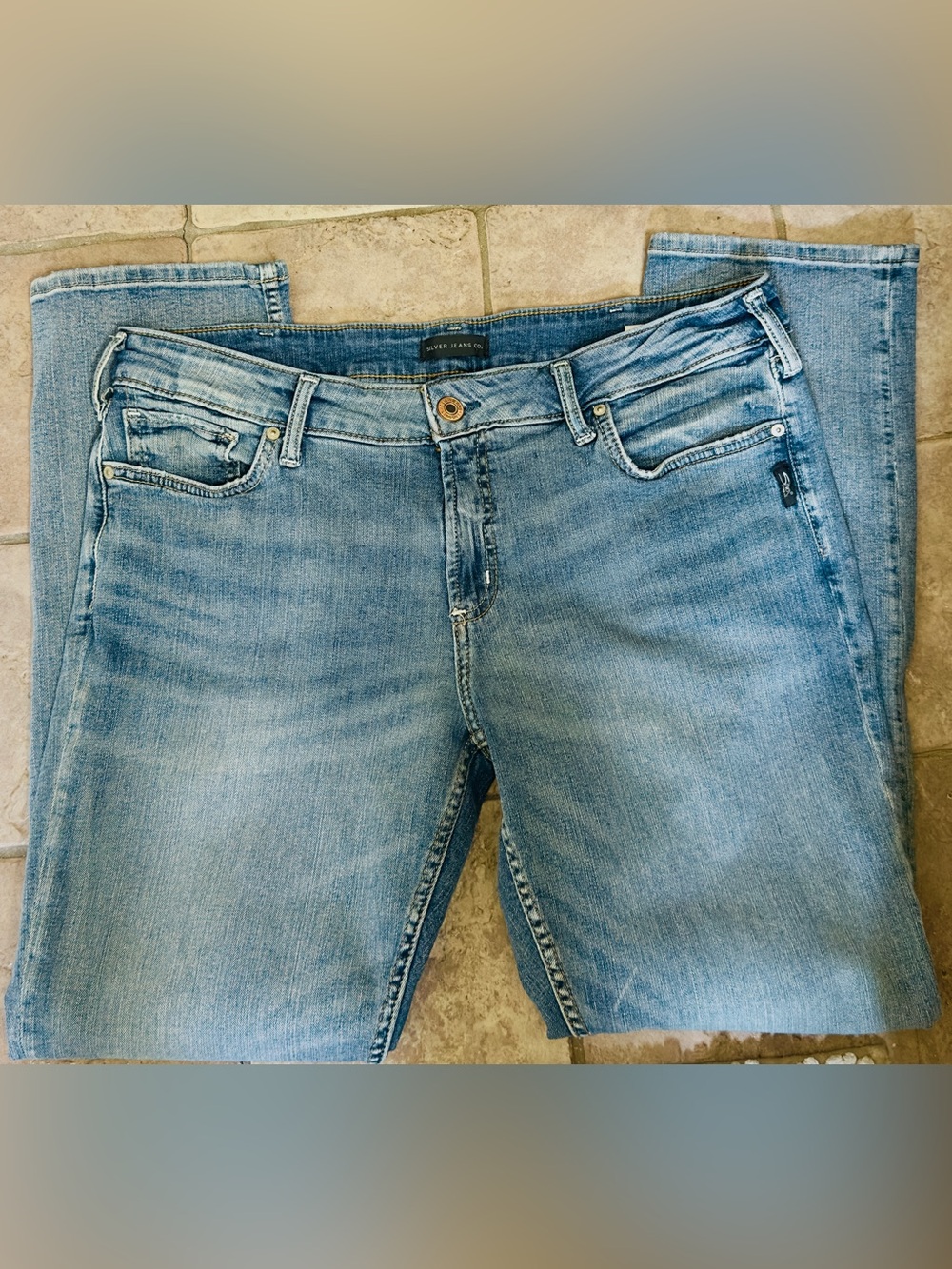 Silver Jeans Co. Women's Light Wash Straight Leg Denim